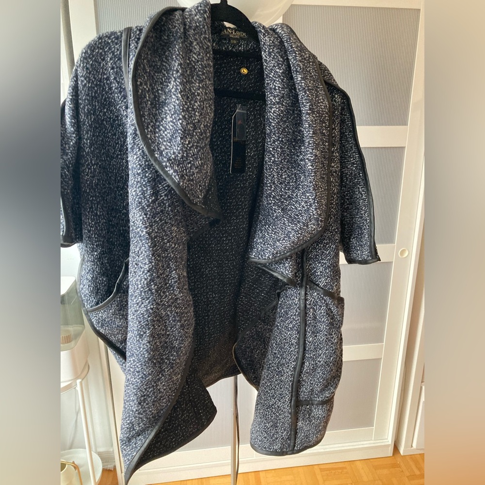 Cape/Poncho Jacket in charcoal black/grey